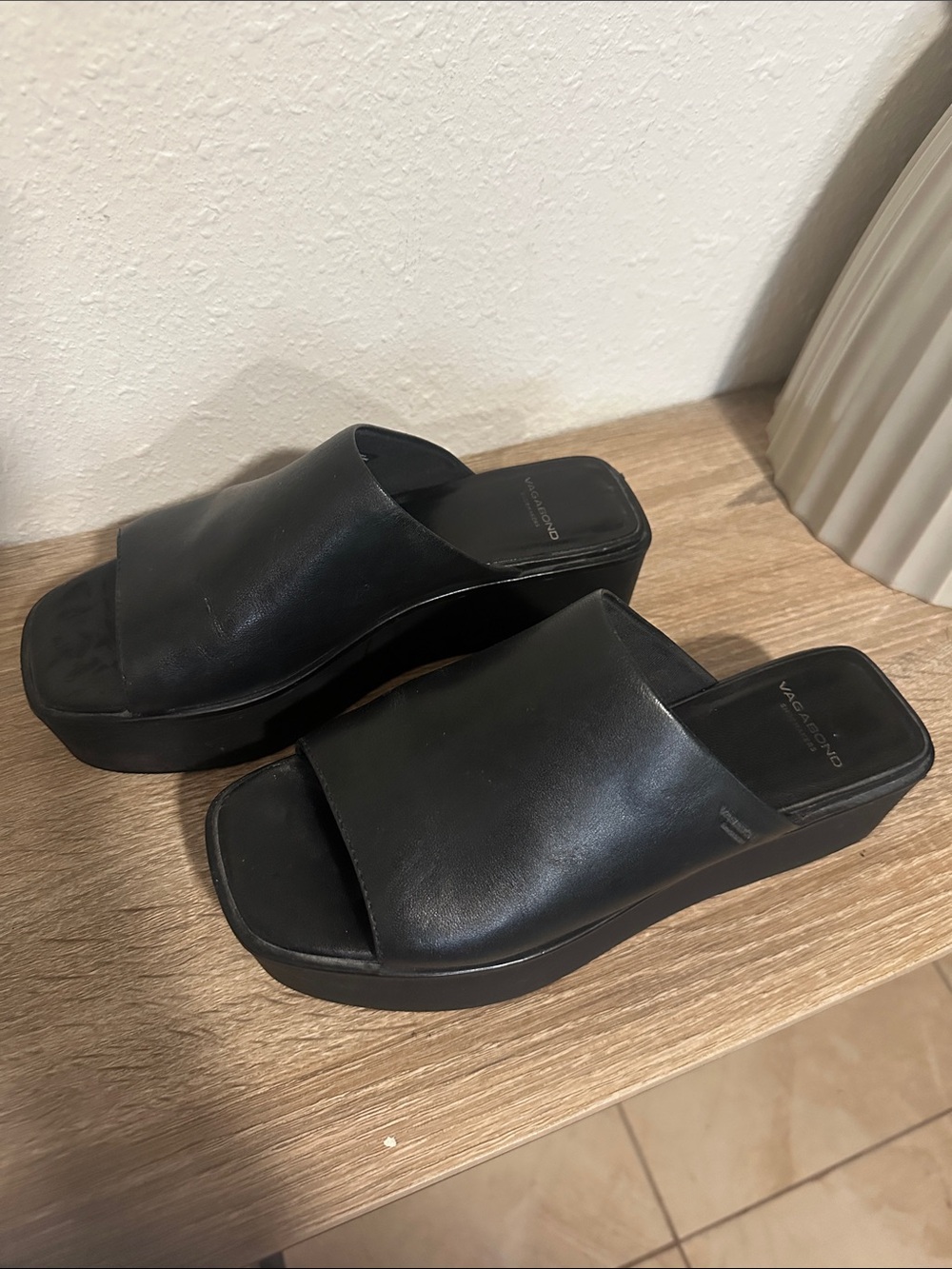 Vagabond Black Leather Platform Sandals
